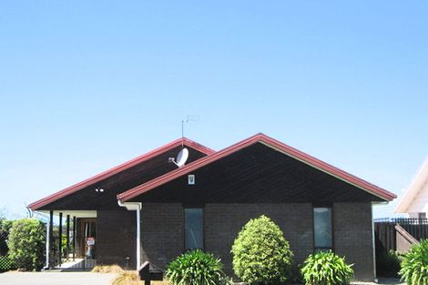 Photo of property in 21 Sonning Place, Redwood, Christchurch, 8051