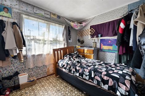 Photo of property in 8 Glen Marine Parade, Glendene, Auckland, 0602