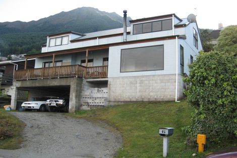 Photo of property in 6 Cameron Place, Fernhill, Queenstown, 9300