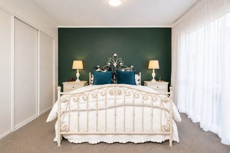 Photo of property in 2 Fern Grove, Taradale, Napier, 4112
