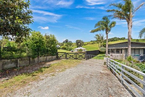 Photo of property in 26 Oxford Street, Whakapirau, 0583