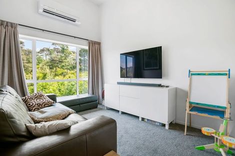 Photo of property in 28 Shah Place, Glen Eden, Auckland, 0602