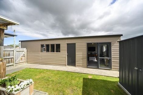 Photo of property in 18 Woburn Place, Takaro, Palmerston North, 4412