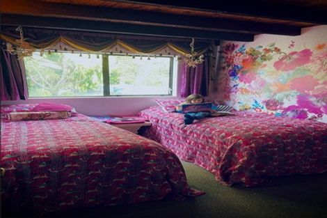 Photo of property in 556 Scenic Drive, Waiatarua, Auckland, 0612