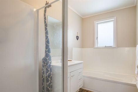 Photo of property in 138 Luckens Road, West Harbour, Auckland, 0618