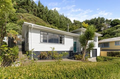 Photo of property in 10 Colonial Grove, Tawa, Wellington, 5028