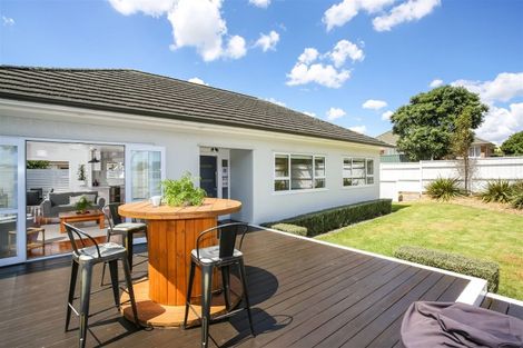 Photo of property in 2 Hamilton Place, Pukekohe, 2120
