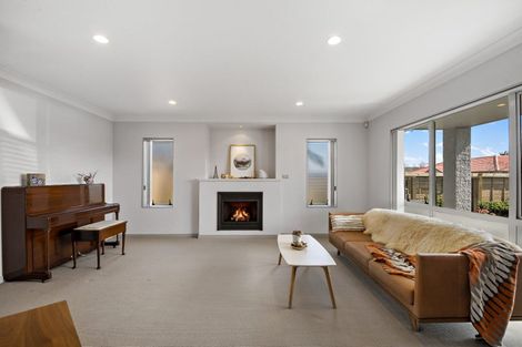 Photo of property in 11 Tolben Place, Golflands, Auckland, 2013