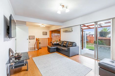 Photo of property in 13 Redwood Drive, Massey, Auckland, 0614