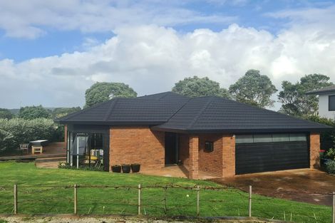 Photo of property in 16 Chatswood Grove, Fitzroy, New Plymouth, 4312