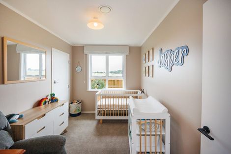 Photo of property in 42 Peters Avenue, Cloverlea, Palmerston North, 4412