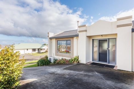 Photo of property in 6 Jordan Way, Kelvin Grove, Palmerston North, 4414