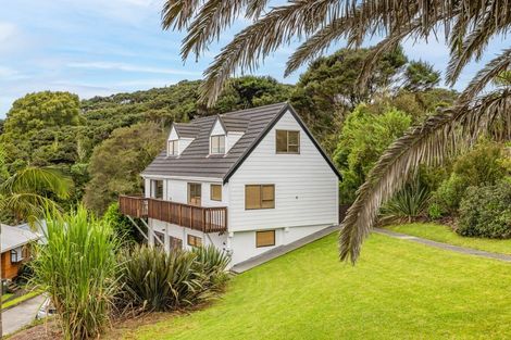 Photo of property in 6 Puketiro Place, Paihia, 0200