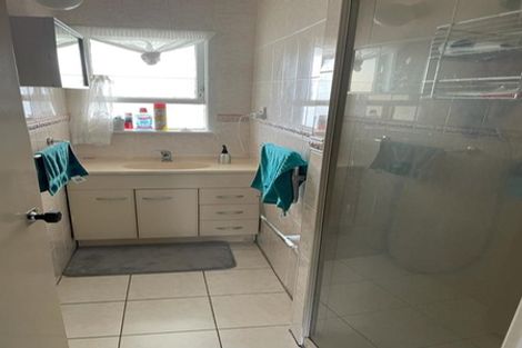 Photo of property in 105 Barrys Road, Glendene, Auckland, 0602