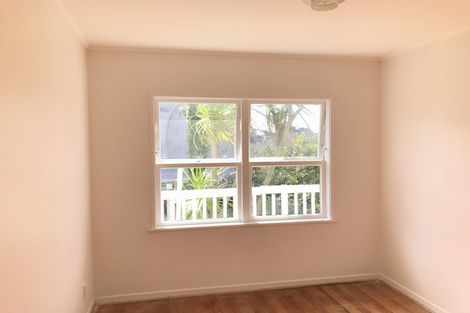 Photo of property in 137 Gossamer Drive, Pakuranga Heights, Auckland, 2010