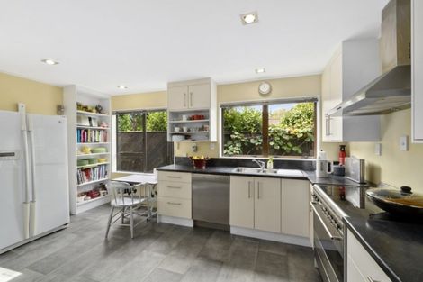 Photo of property in 39 Waddington Drive, Naenae, Lower Hutt, 5011