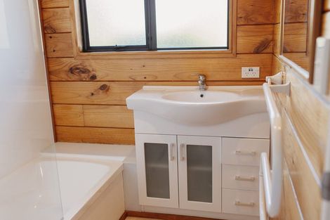 Photo of property in 6 Gates Road, Waikanae Beach, Waikanae, 5036