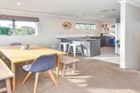 Photo of property in 9a Crispe Road, Clarks Beach, 2122