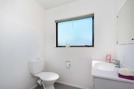 Photo of property in 9/44 Fields Parade, Oteha, Auckland, 0632