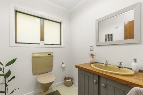 Photo of property in 24 Southern Cross Crescent, Island Bay, Wellington, 6023