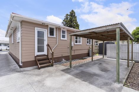 Photo of property in 33 Cobham Crescent, Kelston, Auckland, 0602