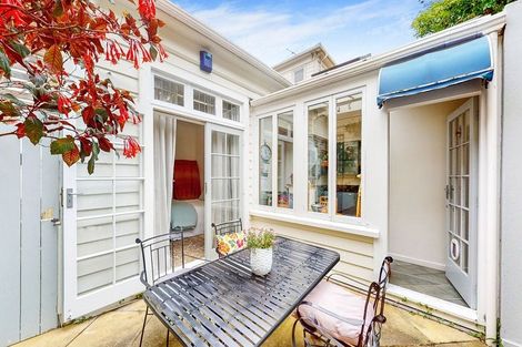 Photo of property in 6 Hawker Street, Mount Victoria, Wellington, 6011