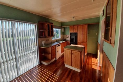 Photo of property in 11 Beach Road, Omata, New Plymouth, 4374