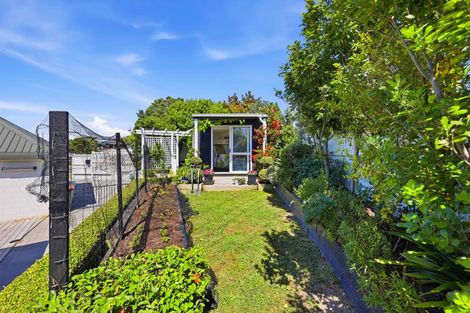 Photo of property in 2 Callender Place, Shelly Park, Auckland, 2014