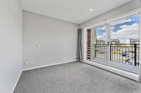 Photo of property in 10a/71 Spencer Road, Oteha, Auckland, 0632