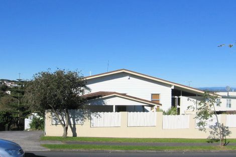 Photo of property in 1/105 Redoubt Road, Goodwood Heights, Auckland, 2105