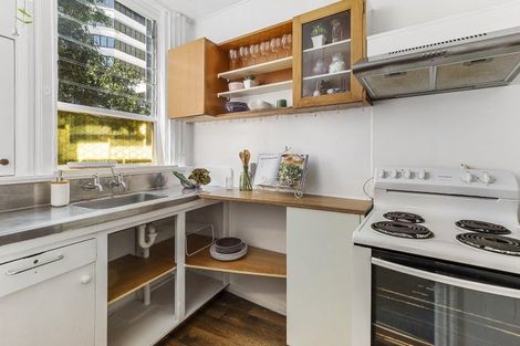 Photo of property in 18 Portland Crescent, Thorndon, Wellington, 6011