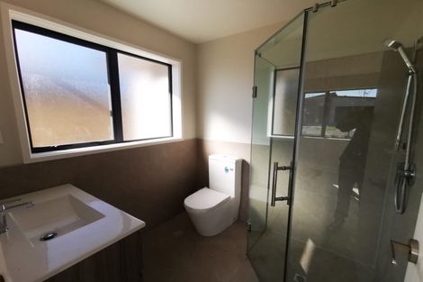 Photo of property in 8 Ropere Street, Kumeu, 0810