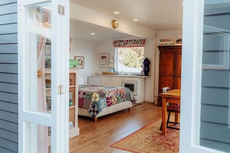 Photo of property in 22 Melandra Road, Stanmore Bay, Whangaparaoa, 0932