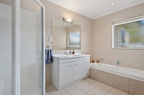 Photo of property in 9 Glenmonarch Place, Pyes Pa, Tauranga, 3112