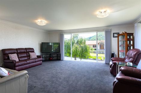 Photo of property in 8 Ranui Street, Waikawa, Picton, 7220