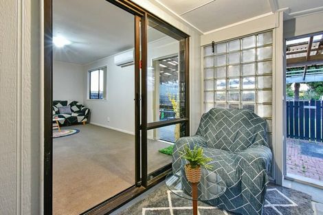 Photo of property in 2/12 Taitimu Drive, Weymouth, Auckland, 2103