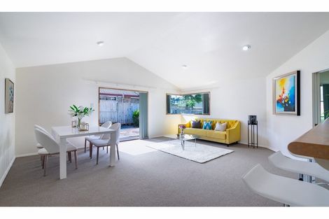 Photo of property in 208b Glengarry Road, Glen Eden, Auckland, 0602