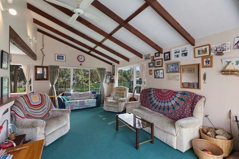 Photo of property in 9 Birds Beach Road, Tapora, 0977