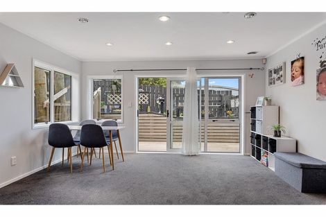 Photo of property in 2/272 Glamorgan Drive, Northcross, Auckland, 0630