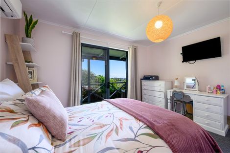 Photo of property in 3 Lindaver Grove, Merrilands, New Plymouth, 4312