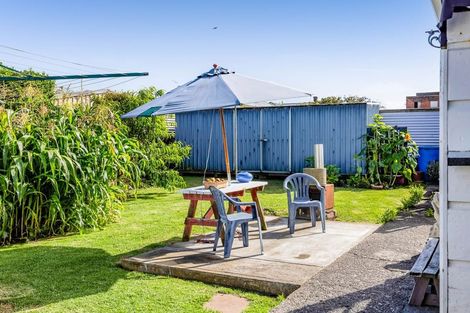 Photo of property in 8 Lincoln Street, Patea, 4520