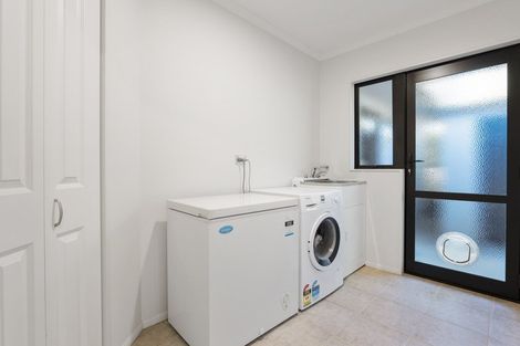 Photo of property in 227 Heta Road, Merrilands, New Plymouth, 4312