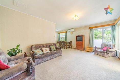 Photo of property in 5 Rawhiti Street, Stokes Valley, Lower Hutt, 5019