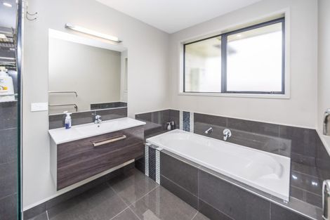 Photo of property in 43 Carlingford Rise, Dinsdale, Hamilton, 3204