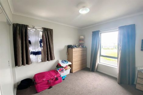 Photo of property in 32 Tutuwhatu Crescent, Weymouth, Auckland, 2103