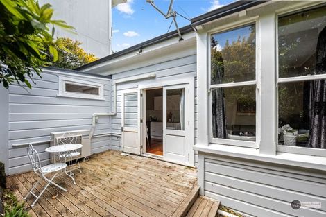 Photo of property in 1 Fairview Crescent, Kelburn, Wellington, 6012