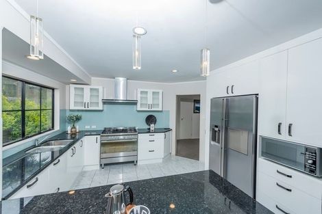 Photo of property in 11 Raphael Place, West Harbour, Auckland, 0618