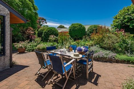 Photo of property in 11 Walnut Grove, Waikanae, 5036