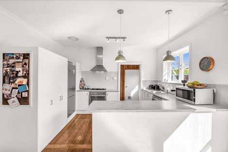 Photo of property in 121 Selwyn Street, Somerfield, Christchurch, 8024