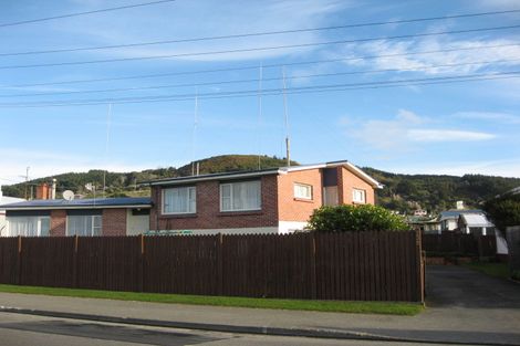 Photo of property in 240 Marine Parade, Bluff, 9814